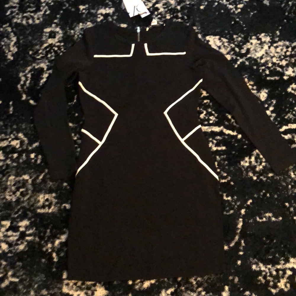 DVF Black and White Stretch dress w/Long Sleeves
